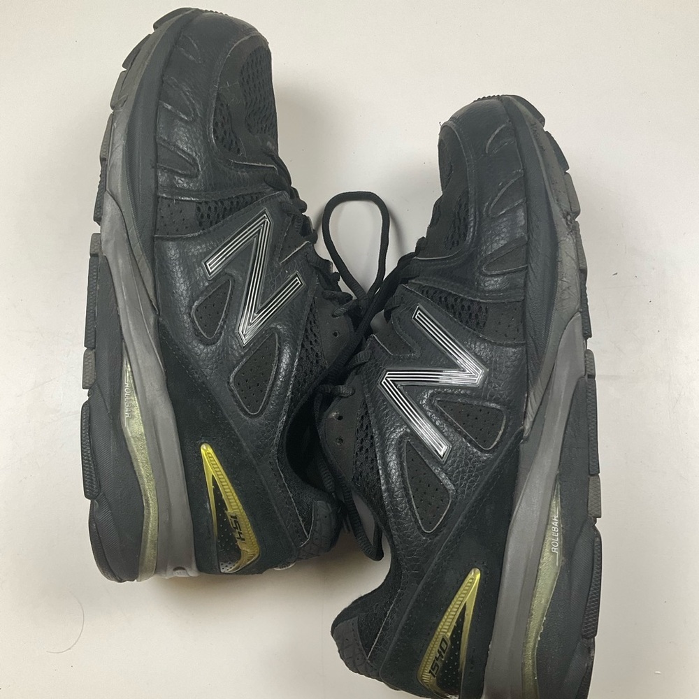 New Balance Men's Black Sneakers with Subtle Yellow Accent US 9.5 - Picture 8 of 8